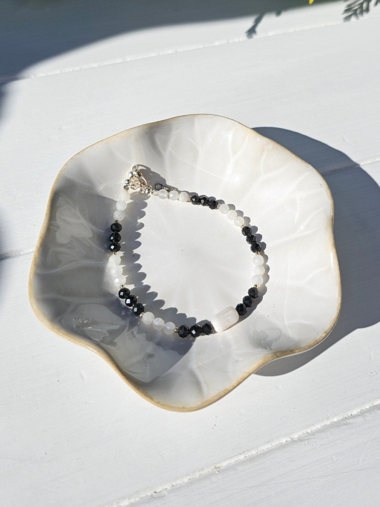 Moonstone & Black Onyx Bracelet 4mm – Strength, Elegance & Timeless Energy - BellishMoonstone & Black Onyx Bracelet 4mm – Strength, Elegance & Timeless Energy