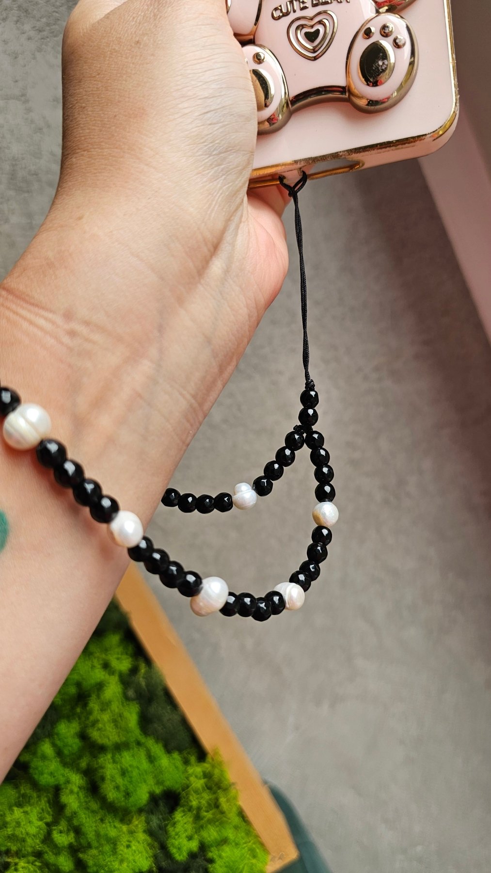 Onyx & Freshwater Pearl Phone Charm – Minimalist Elegance - BellishOnyx & Freshwater Pearl Phone Charm – Minimalist Elegance
