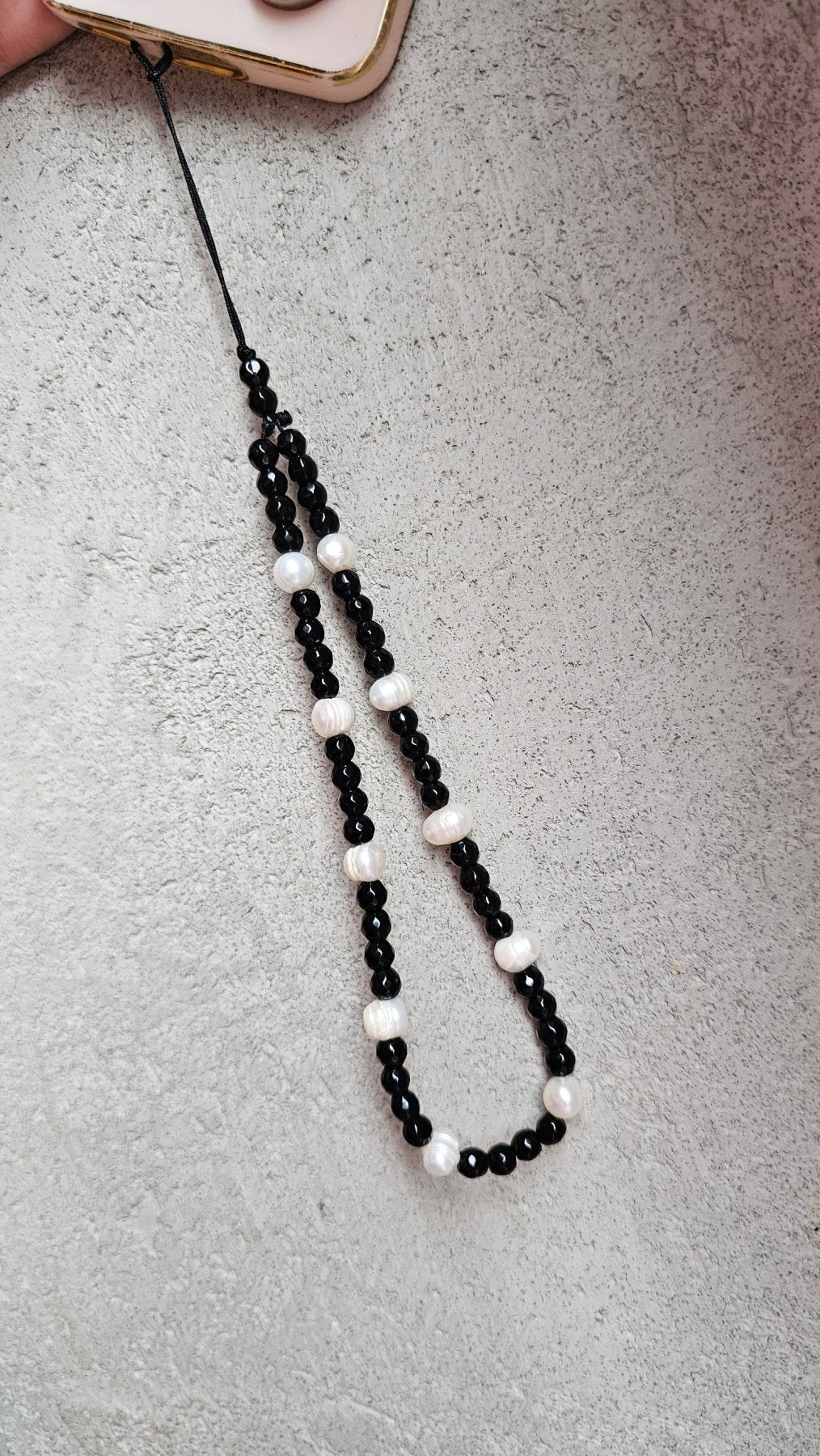 Onyx & Freshwater Pearl Phone Charm – Minimalist Elegance - BellishOnyx & Freshwater Pearl Phone Charm – Minimalist Elegance