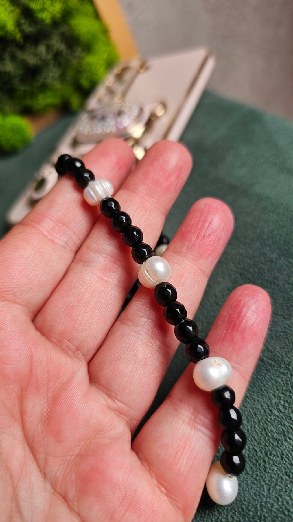 Onyx & Freshwater Pearl Phone Charm – Minimalist Elegance - BellishOnyx & Freshwater Pearl Phone Charm – Minimalist Elegance
