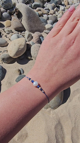 Handmade Sagittarius zodiac bracelet with labradorite and lapis lazuli
Astrology jewellery gift for Sagittarius woman
Adjustable silk cord bracelet with sterling silver and gemstones
Spiritual Sagittarius bracelet with pearl and healing crystals
Elegant handmade zodiac jewellery for November and December birthdays
